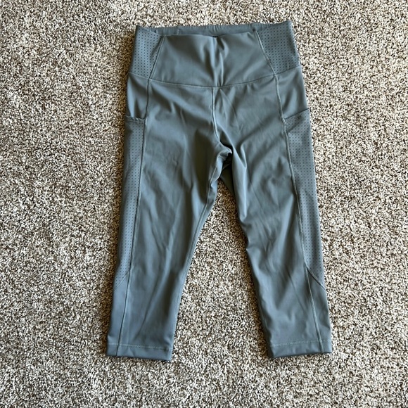 Brooks Running Capris EUC Size M - Picture 1 of 5